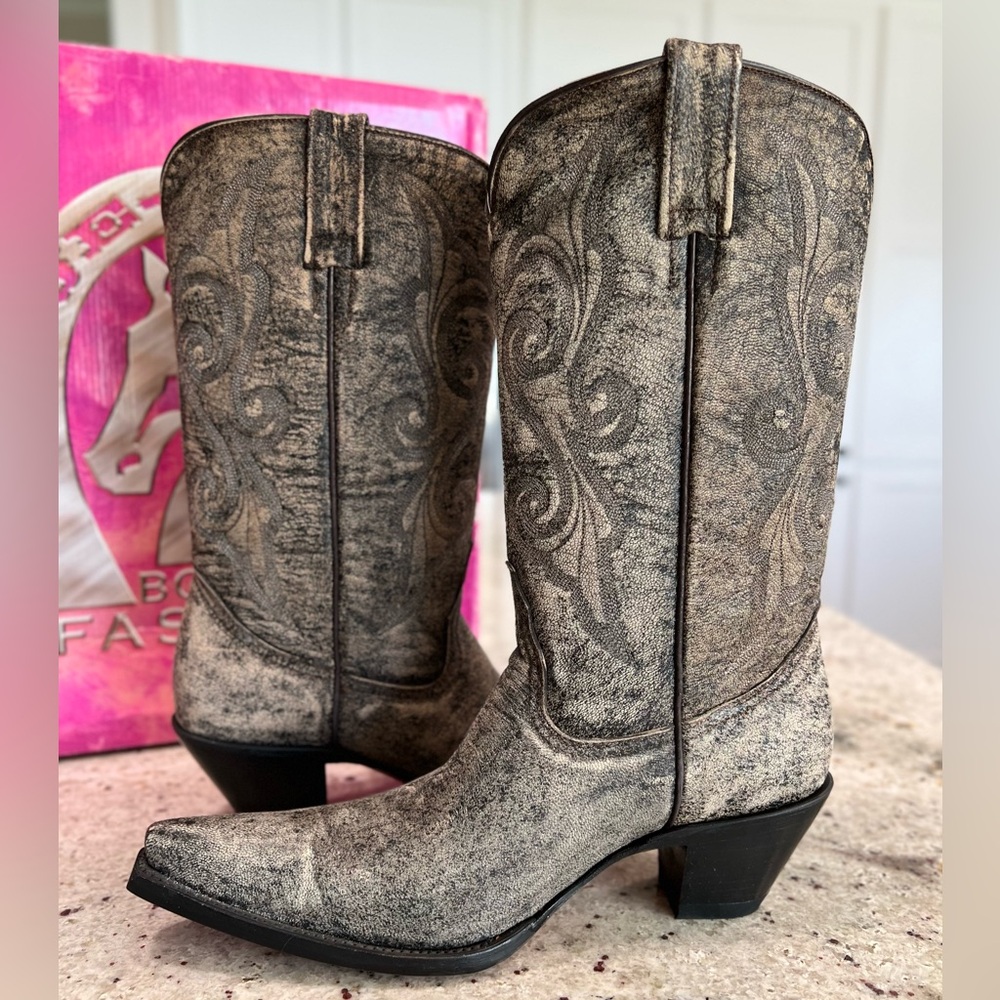 Women's Western Grey Heeled Cowboy Boots “NEW in BOX” - Picture 4 of 10